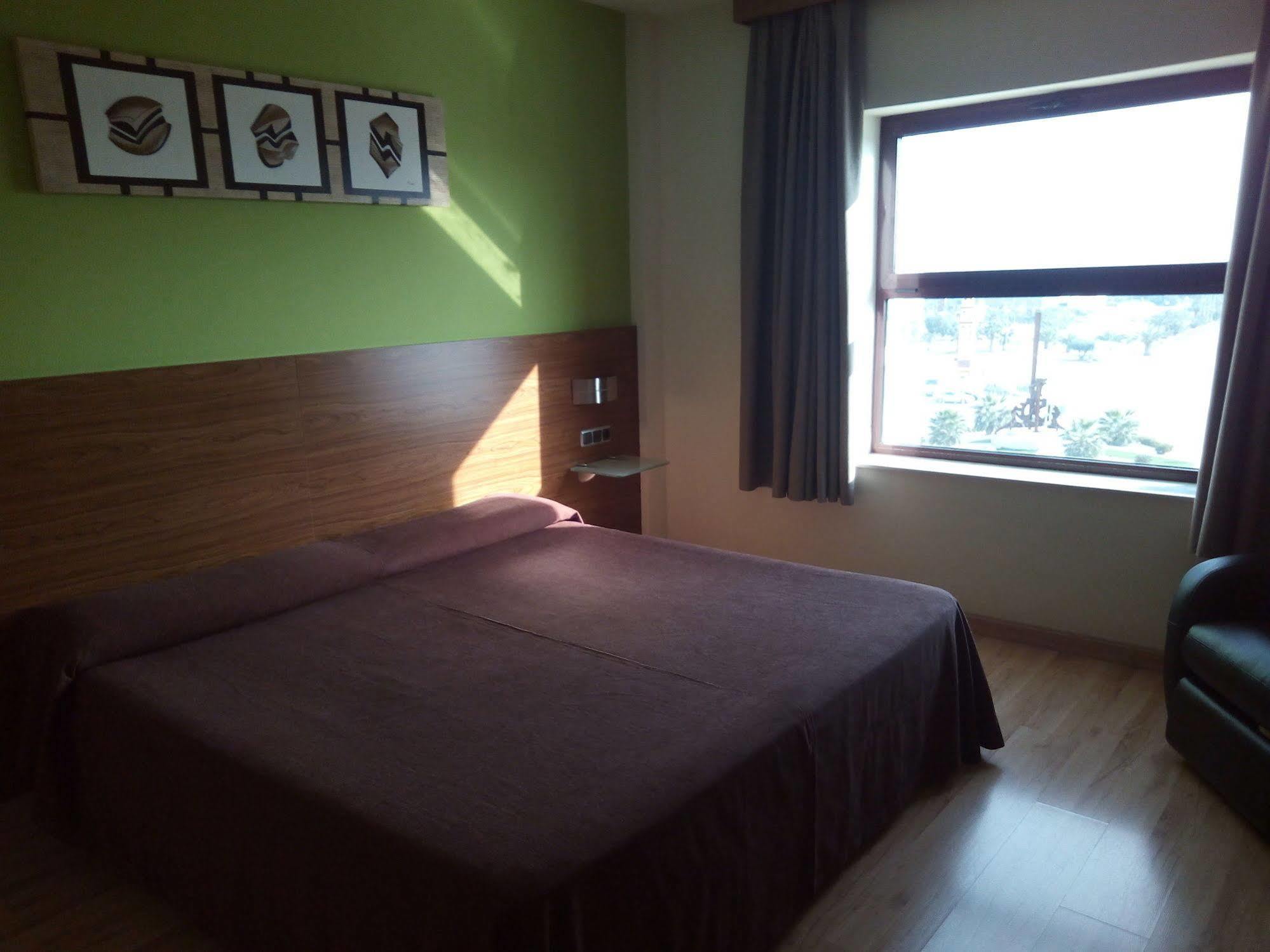 Olimpia Hoteles Тотана Екстер'єр фото
